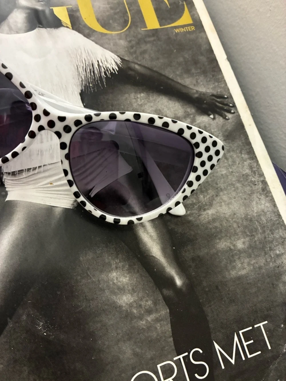 White Polka Dot Cat Eye Sunglasses Retro Vintage Fashion UV400 Sunglasses